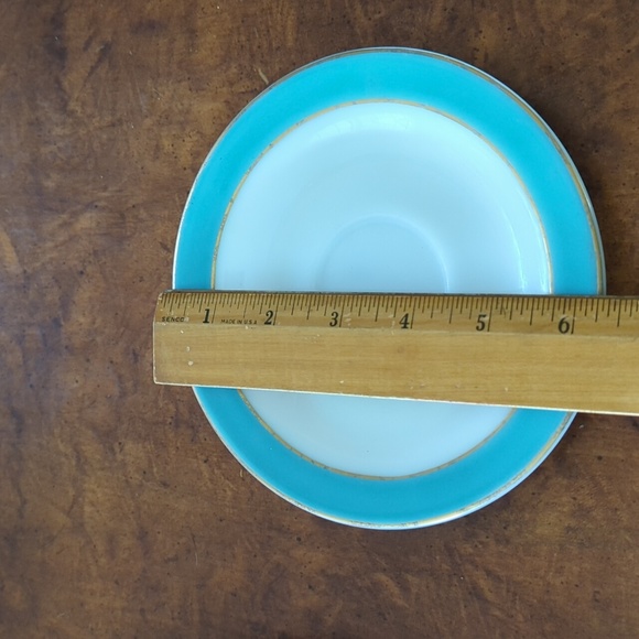 3 Vintage turquoise Pyrex plates and 1 saucer - Picture 8 of 8